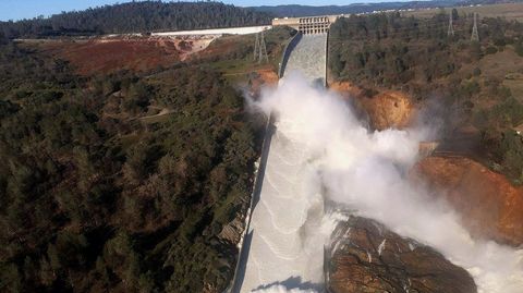 Evacuadas unas 200.000 personas en California por riesgo de desbordamiento