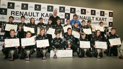 Fernando Alonso entrega en La Morgal los premios a los finalistas del Renault Kart �Peque�os Campeones�