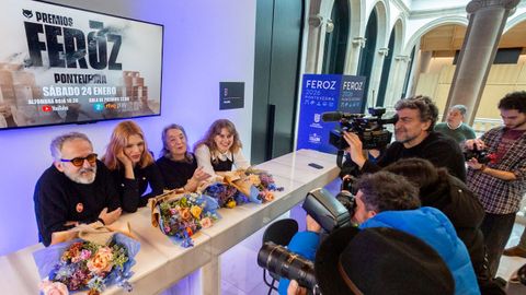 Los cuatro presentadores de la gala de los Feroz, este jueves en el Concello de Pontevedra: Antonio Dur�n Morris, Samantha Hudson, Petra Mart�nez y Elisabeth Casanovas.