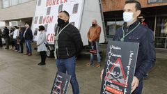 La hosteler�a y las empresas que giran a su alrededor son los grandes damnificados por las restricciones de la pandemia, lo que provoca protestas como esta en Burela, el pasado 29 de noviembre