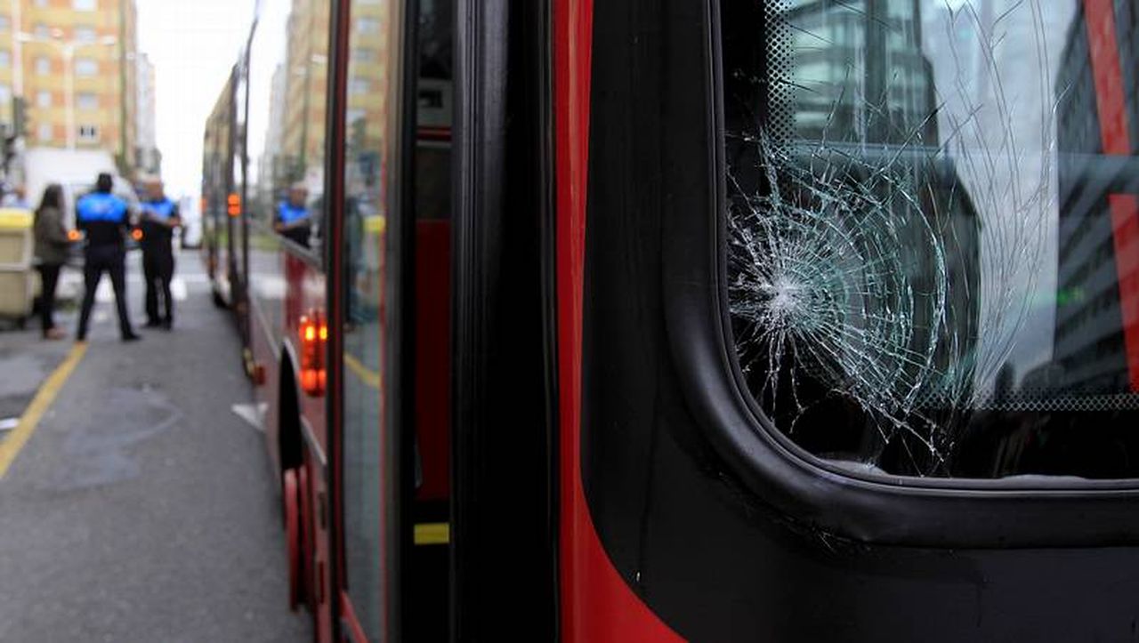 Herida una mujer al ser atropellada por un bus urbano en A Coruña