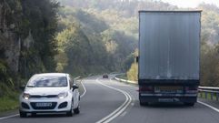 <span lang= es-es >7 km. de curvas en Os Peares</span>. Es el peor tramo del trazado debido a sus curvas con limitaci�n de velocidad recomendada a 70 por hora y por atravesar zonas sombr�as y sin posibilidad de adelantar si se baja hacia Ourense. Hacia Lugo, hay doble carril.