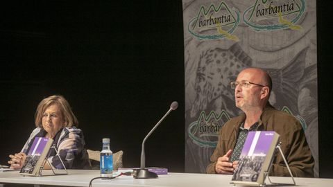 PRESENTACION DEL LIBRO IRMANDIAS, DE AURORA MARCO, EN RIANXO, EN EL ACTO MENSUAL DE BARBANTIA