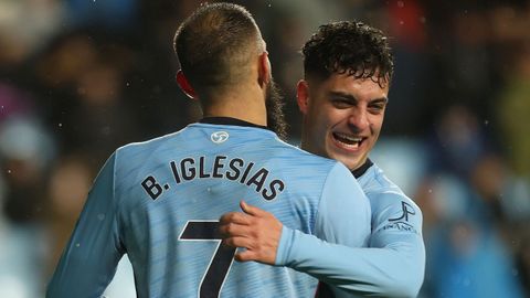 Borja Iglesias y Hugo �lvarez, celebrando el gol del primero en el Celta-Osasuna.