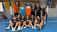 Plantilla y cuerpo t�cnico burelista posan juntas tras el �ltimo encuentro de la temporada disputado ante el Guadalcac�n