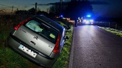 El veh�culo siniestrado en la LU-5703, en Sarria.