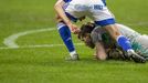 Christian felicita a Femenas despus de que el portero atrapase un baln durante el Oviedo-Lugo