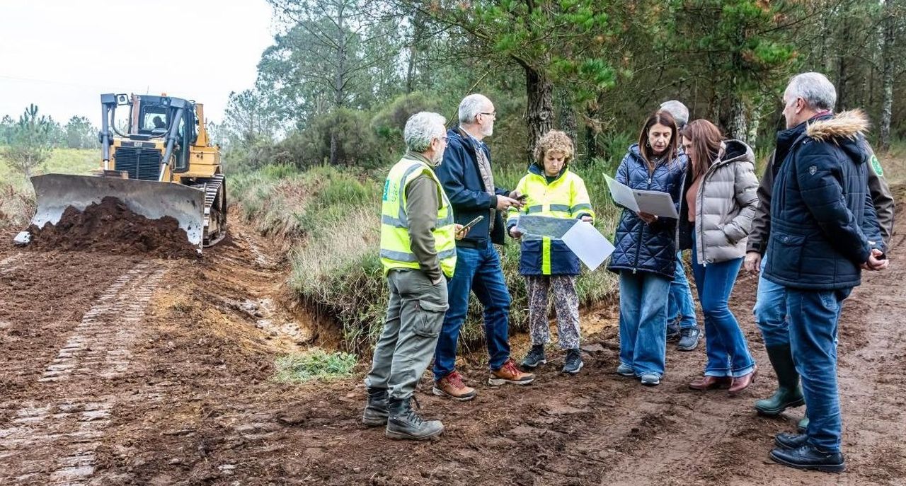 La Xunta avanza en Agolada en la recuperación de las zonas quemadas