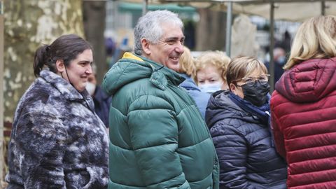 Primer da sin mascarillas en la calle en Carballo