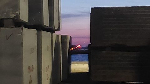 Bloques de granito de las instalaciones de Kaleido Logistics, donde se celebr� un concierto de Mar�a Rod�s dentro del Festival Sinsal

