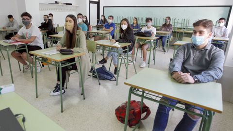 Alumnos del IES A Basella, en Vilanova de Arousa, cuando volvieron a clase a finales de mayo