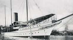 Alfonso XIII y su madre, la reina Mar�a Cristina de Habsburgo-Lorena.