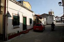 <span lang= es-es >Les prometieron dos pisos a las propietarias</span>. A las propietarias vendedoras de la vivienda se les prometi� la entrega de dos pisos de su supuesta promoci�n que se iba a levantar en el solar.