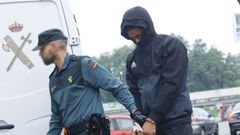 Juli�n Eduardo V. T., condenado por el asesinato del joven �lvaro Paredes en Ordes, a su llegada a los juzgados tras su detenci�n en Colombia