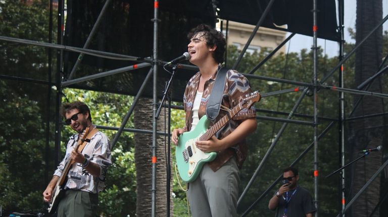 JAVI CHAPELA, EN FOTO DE ARCHIVO DURANTE SU ACTUACI�N EN EL MORRI�A FEST, EN LOS JARDINES M�NDEZ N��EZ