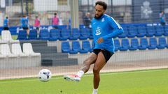 Aubameyang ha rematado cuatro de los siete disparos a puerta del D�por