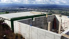 Obras de ampliaci�n del dep�sito de O Cornado que abastece al casco urbano, en el a�o 2001