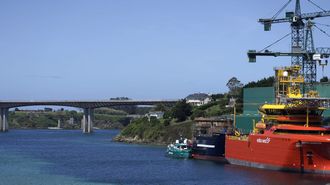  Vista de la r�a del Eo en Figueras y con el puente de los Santos