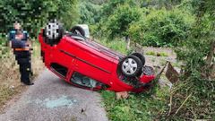 El veh�culo qued� dado la vuelta en la zona de Os Mu��os
