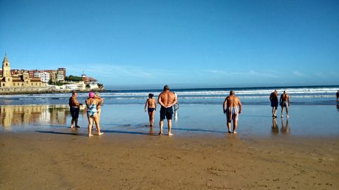 Ba�istas, en la playa de San Lorenzo