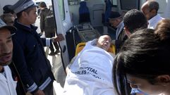 Uno de los heridos, en el momento de llegar al Hospital Charles Nicole para ser atendido