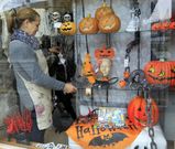 En Chipe en Viveiro uno de sus escaparates ya es monotem�tico, centrado en Halloween. 