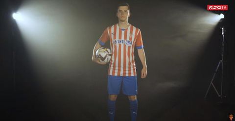 Guille Rosas con la nueva equipación