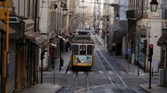 Una calle de Lisboa, vac�a. El pa�s seguir� confinado hasta Semana Santa
