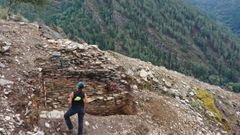 El yacimiento de Penas do Castelo consiste en una antigua fortificaci�n situada sobre un promontorio rocoso, en la parroquia de Salcedo