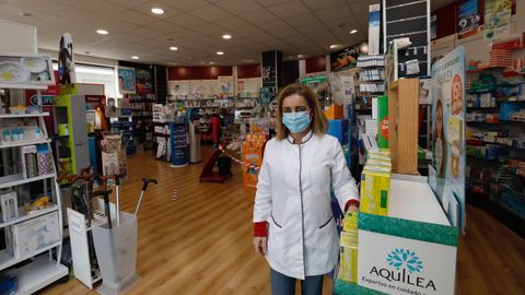 Covadonga Poo es titular de una farmacia en el centro de Burela