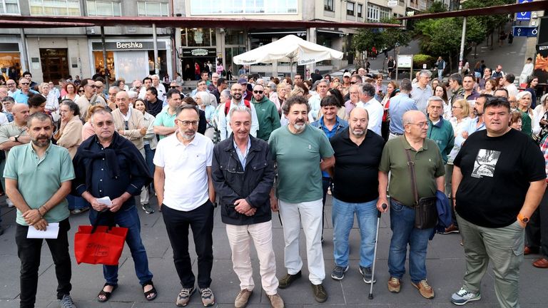 Concentraci�n vecinal contra a inseguridade e o narcotr�fico en la Praza Roxa de Santiago