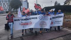 Los manifestantes se concentraron en el vest�bulo del Marcide y tambi�n recorrieron el entorno con una pancarta