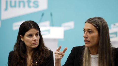 La l�der de Junts en el Parlamento de Catalu�a, M�nica Sales, y la portavoz posconvergente en el Congreso de los Diputados, M�riam Nogueras.