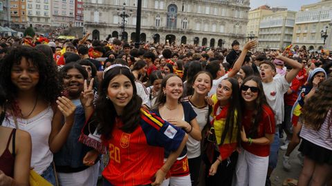 Pantalla gigante en la plaza de Mar�a Pita en A Coru�a.
