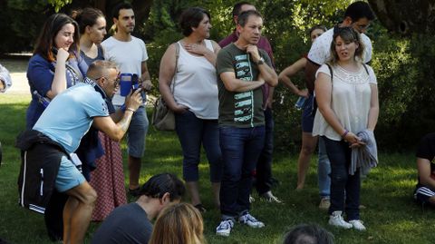 Asamblea de Podemos, con Carmen Santos, en el parque de Bonaval