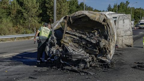 El veh�culo qued� destrozado y calcinado