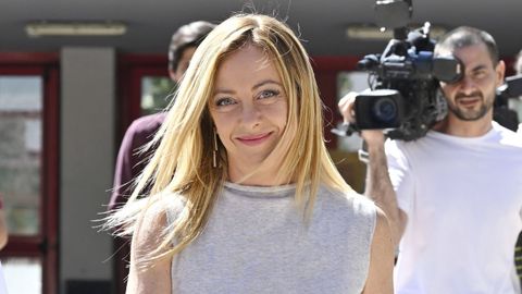 Giorgia Meloni, l�der del partido Fratelli d'Italia, a la salida de un colegio electoral en G�nova
