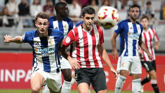 Azkune, con la el&aacute;stica del Bilbao Athletic, est&aacute; en el radar del Racing en este fin de mercado
