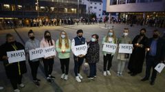 Las familias ucranianas participaron anoche en Burela en una concentraci�n contra las guerras