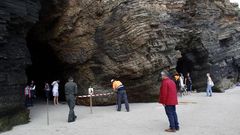 Primer d�a que se necesitan pases para visitar la playa de As Catedrais