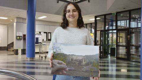 Andrea Gonz�lez, ganadora del primer premio el concurso fotogr�fico �Enfocando a igualdade: mulleres, ciencia e diversidade� con su trabajo.
