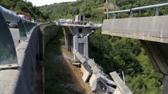 Estado en el que qued� el viaducto que se vino abajo el lunes.