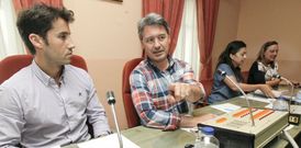 Cacabelos, en el centro, ya hab�a desempe�ado la alcald�a meca entre los a�os 2007 y 2011. 