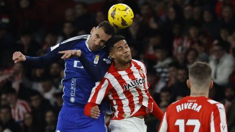 Derbi asturiano entre el Real Sporting de Gijon y el Real Oviedo en El Molin�n