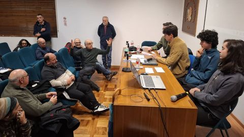 En la jornada, celebrada en el museo de la Sociedade Galega de Historia Natural de Ferrol, participaron pajareros y pajareras de distintas generaciones