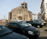Veh�culos en el coraz�n del casco hist�rico de Betanzos. 
