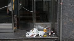 Restos de un botell�n en el Ensanche, foto de archivo