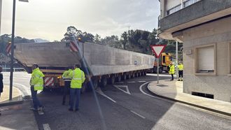 Transporte de los m�dulos para el dique de abrigo de Portos�n