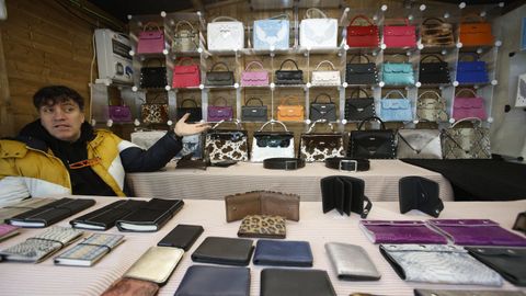 Es posible encontrar productos artesanos en cuero, como bolsos o carteras