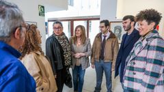 Ana Rosa Pena, en el medio con parte de su lista este mediod�a en el Ateneo Ferrol�n